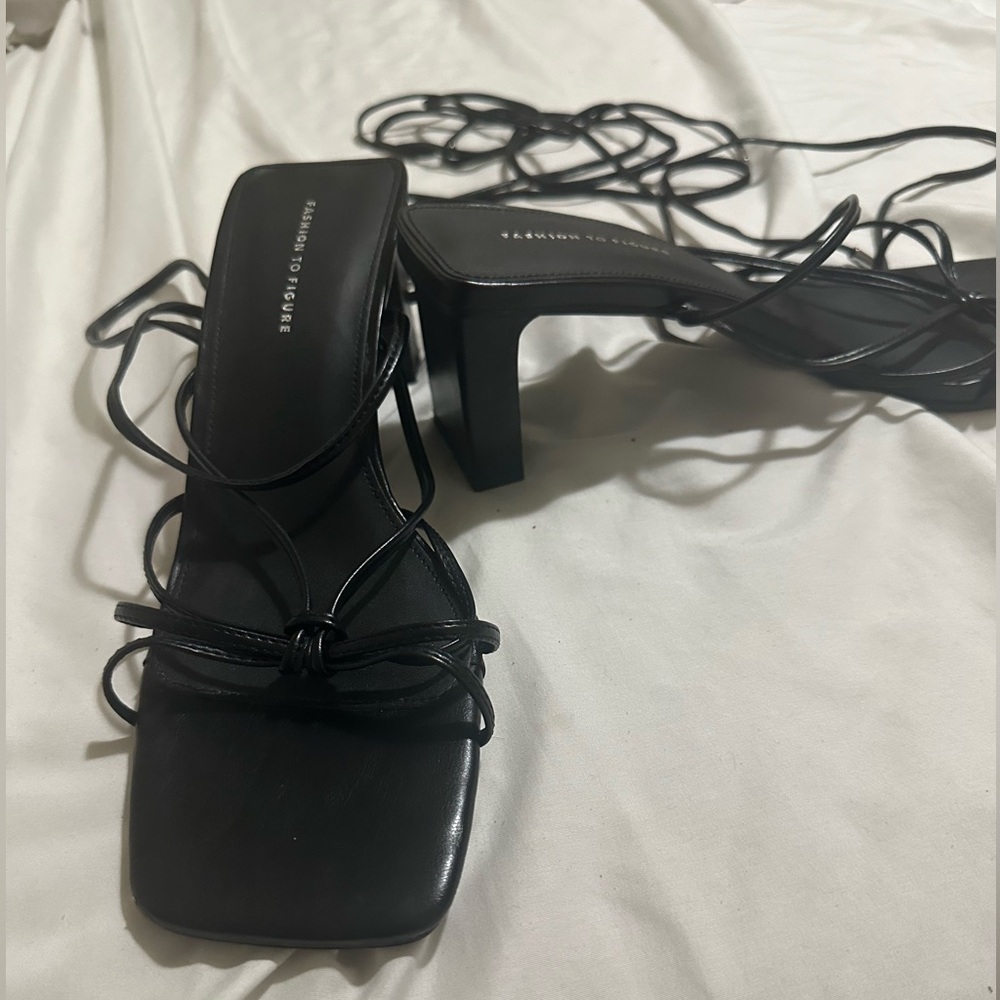 Fashion to Figure 11w lace up heel